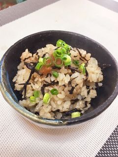 梅とひじきの炊き込みご飯-レシピのメイン写真