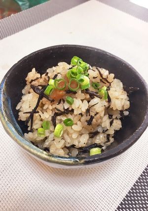 梅とひじきの炊き込みご飯-レシピのメイン写真