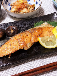 簡単!!パリッとふっくら鮭のムニエル♪♪-レシピのメイン写真