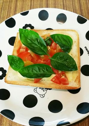 フレッシュバジルチーズトースト-レシピのメイン写真