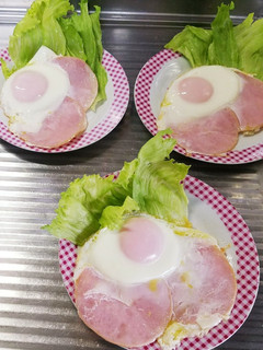 ★ハムエッグ★1度に3人分(^^)-レシピのメイン写真