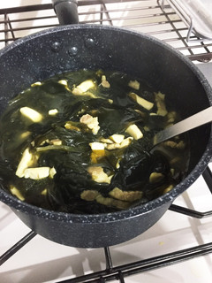 おばあちゃん直伝の豚バラわかめスープ-レシピのメイン写真
