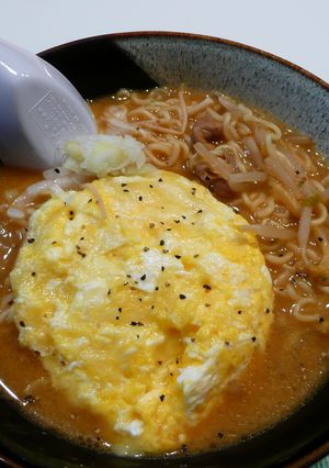 チーズオムレツinキムチ鍋ラーメン-レシピのメイン写真