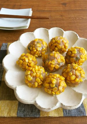 お弁当の彩りに◎レンジで☆もろこし団子♪-レシピのメイン写真