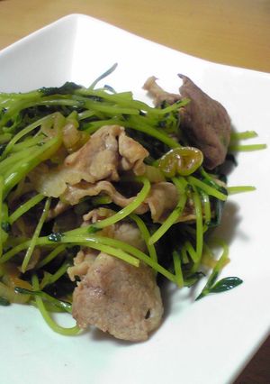 家計の味方（笑）豆苗と豚肉のピリ辛炒め-レシピのメイン写真