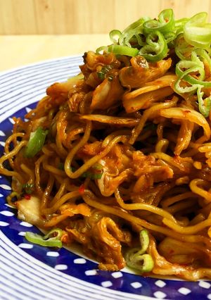 酸っぱくなったキムチは焼きそばに使うべし-レシピのメイン写真