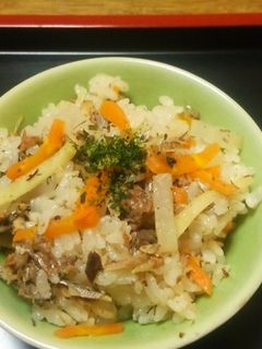 サバ缶で炊き込みごはん-レシピのメイン写真