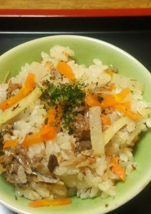 サバ缶で炊き込みごはん-レシピのメイン写真