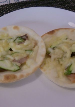 ピザソースなし餃子の皮でピザ風？おつまみ-レシピのメイン写真