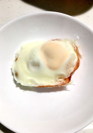 お皿にくっつかない！レンジで目玉焼き-レシピのメイン写真