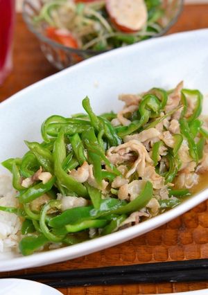豚バラ肉とピーマンの鶏だし丼-レシピのメイン写真