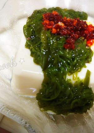 ２０秒おつまみ♪食べるラー油のめかぶ冷奴-レシピのメイン写真