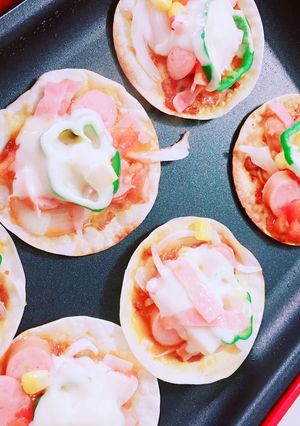餃子の皮でホットプレートミニピザ-レシピのメイン写真