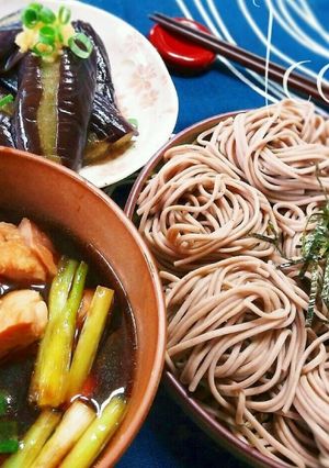 鶏もも肉でお手軽に♪鴨南蛮風そば-レシピのメイン写真