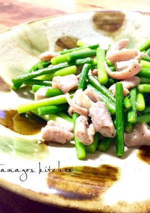 食欲そそるニンニクの芽とモツの黒胡椒炒め-レシピのメイン写真