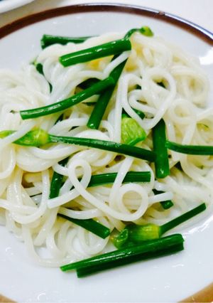 簡単・おいしい！色鮮やか花ニラそうめん-レシピのメイン写真
