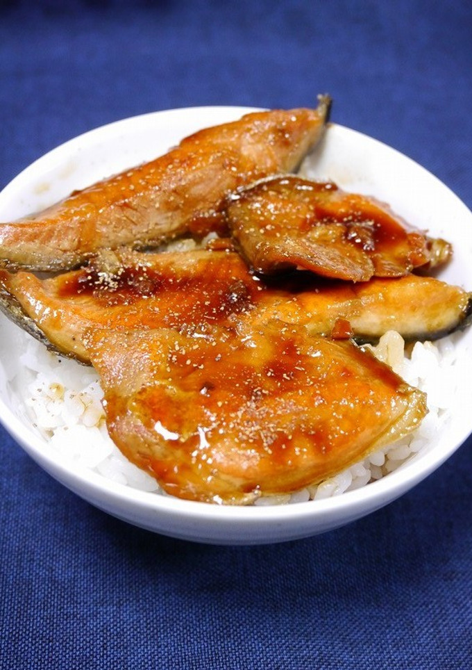 簡単！銀鮭丼(銀鮭蒲焼うな丼風)-レシピのメイン写真