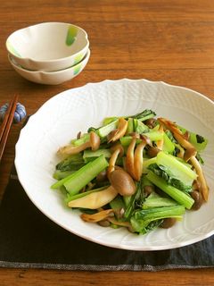 簡単☆小松菜としめじのバター醤油炒め-レシピのメイン写真