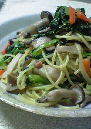 春菊モリモリ！イカの塩辛とキノコのパスタ-レシピのメイン写真