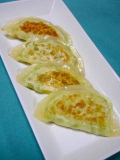簡単!ピリ辛☆マヨラー枝豆のチーズ焼餃子-レシピのメイン写真