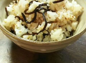 お弁当におにぎりに♪しそこんぶの混ぜご飯-レシピのメイン写真