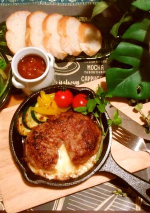 スキレットでチーズinハンバーグ♪-レシピのメイン写真