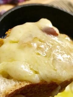 スキレットで作るカマンベールのアヒージョ-レシピのメイン写真