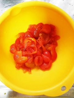 ミニトマトの皮と種を簡単に取る方法-レシピのメイン写真