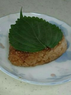 クルミ味噌で大葉の焼きおにぎり-レシピのメイン写真