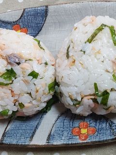 鮭フレークと大葉のおにぎり-レシピのメイン写真