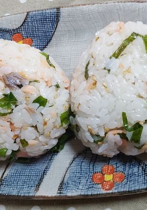 鮭フレークと大葉のおにぎり-レシピのメイン写真