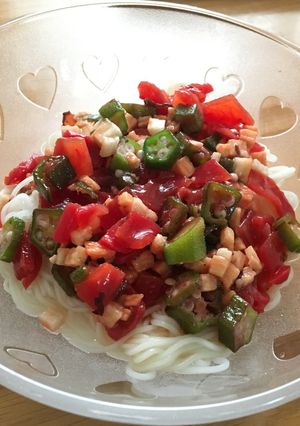 オクラ山いも&福神漬けのっけそうめん-レシピのメイン写真