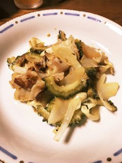 苦手な人も!ゴーヤと豚肉のチーズ炒め-レシピのメイン写真
