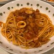 玉ねぎたっぷり、シーフードトマトパスタ