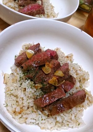 食欲の秋☆ガーリックスタミナステーキ丼-レシピのメイン写真