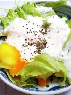 レタスと温泉卵のヘルシーサラダ-レシピのメイン写真