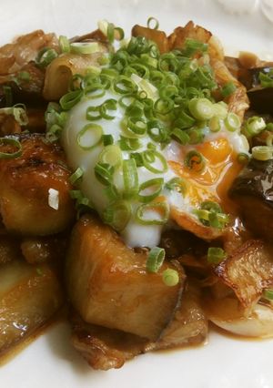 ナスと豚肉のにんにくポン酢炒め◆温玉のせ-レシピのメイン写真