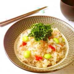 รูปของ 梅としらすの炊き込みご飯 夏めし