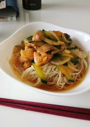 お手軽！焼き鳥とキュウリの素麺-レシピのメイン写真
