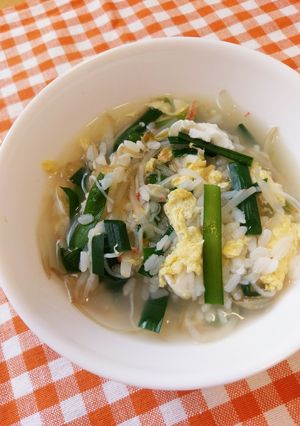 中華スープをリメイク♪ニラ玉雑炊-レシピのメイン写真