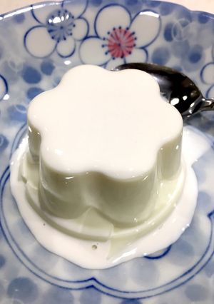 ジャージ牛乳風ミルクプリン♪マリーム添え-レシピのメイン写真