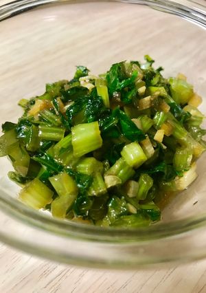 がっつり丼に！カブ葉にんにくコク醤油炒め-レシピのメイン写真