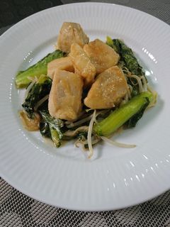簡単☆鶏胸とレタスとモヤシのオイマヨ炒め-レシピのメイン写真