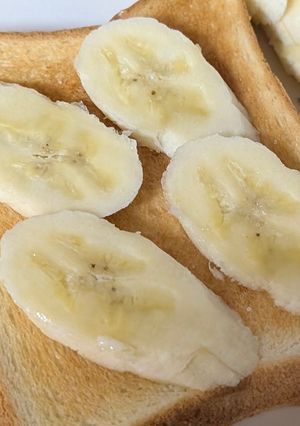 トーストにバナナ🍌と塩🧂-レシピのメイン写真