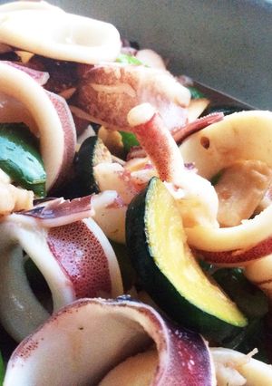 夏野菜イカ、ホタテの麺つゆガーリック炒め-レシピのメイン写真