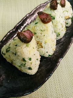 セロリの葉とあさりのバター風味おにぎり-レシピのメイン写真