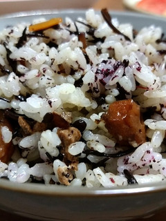 お手軽!ひじき煮と ゆかり のまぜご飯-レシピのメイン写真