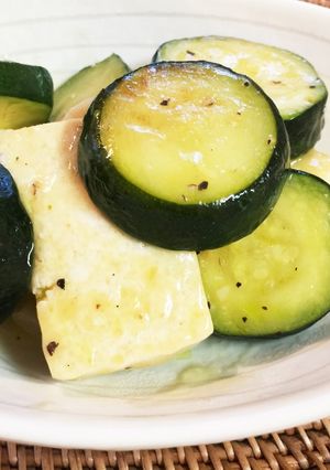 やみつき☆ズッキーニと豆腐のオリーブ炒め-レシピのメイン写真