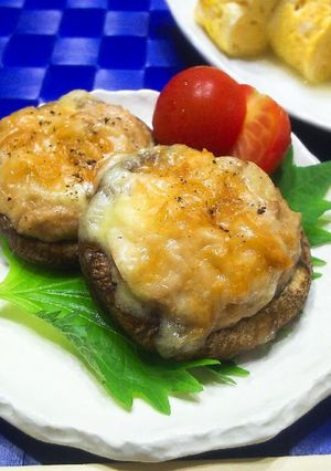ふわふわジューシー!簡単椎茸の肉詰めやき-レシピのメイン写真