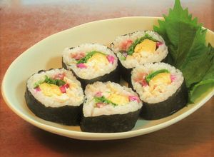 鶏ささみと出汁巻き卵としば漬けの巻き寿司-レシピのメイン写真